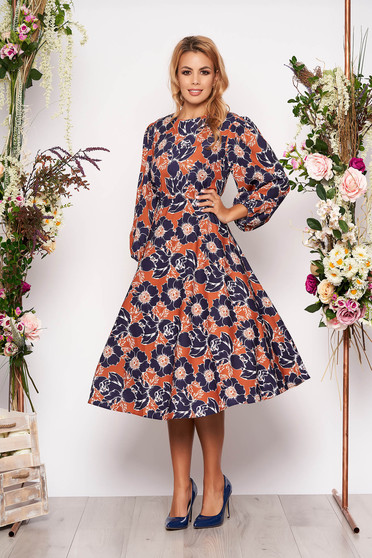 Rochie mov eleganta midi in clos din material vaporos cu elastic in talie cu maneci trei-sferturi si imprimeuri grafice