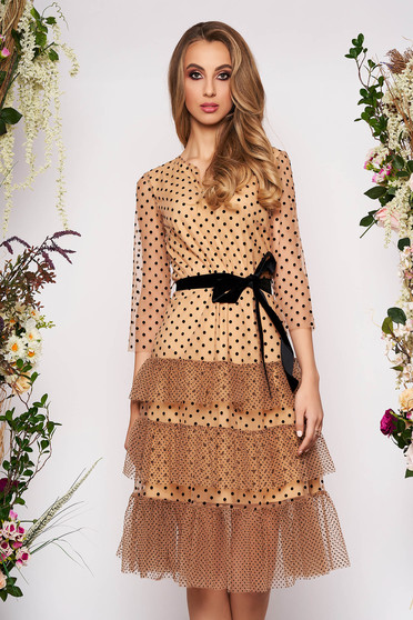 Rochie crem midi de ocazie cu croi in a cu decolteu in v cu volanase cordon detasabil si buline