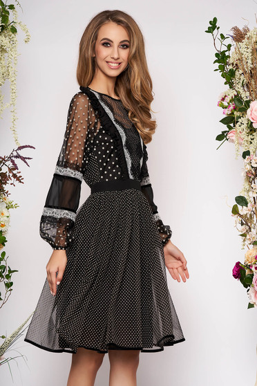 Rochie LaDonna neagra midi de ocazie in clos din voal cu maneci lungi cu maneci prinse in elastic cu volanase si buline
