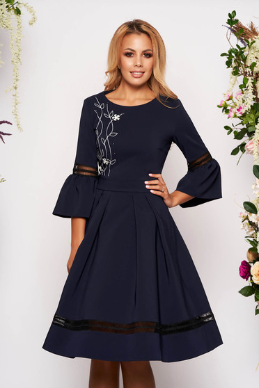 Rochie LaDonna albastru-inchis midi eleganta in clos cu maneci trei-sferturi tip clopot cu decolteu rotunjit