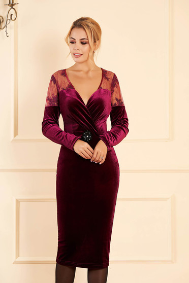 Rochie Artista zmeura midi de ocazie din catifea tip creion cu maneci lungi si decolteu adanc in V