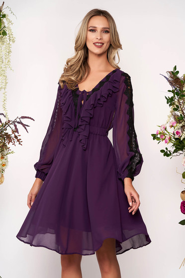 Rochie LaDonna mov eleganta in clos cu decolteu in v din voal cu aplicatii de dantela