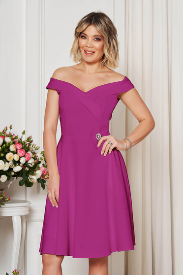 Rochie StarShinerS mov de ocazie eleganta in clos cu decolteu cu umeri goi din stofa elastica subtire