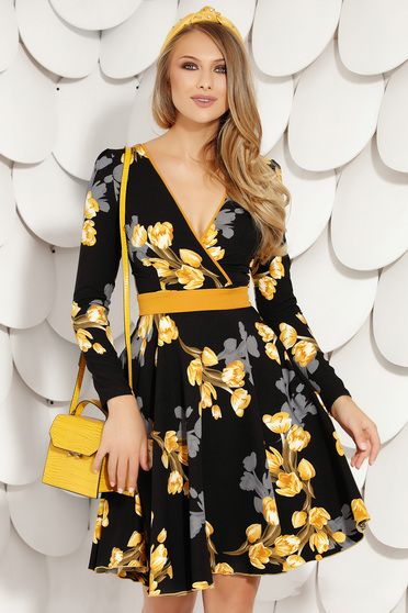 Rochie Fofy neagra eleganta de zi cu croi in clos cu decolteu in v si accesorizata cu cordon