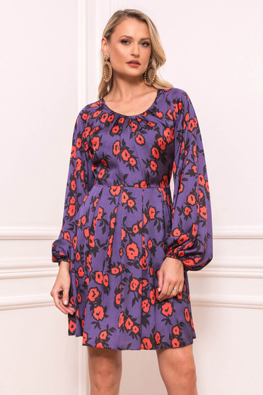 Rochie PrettyGirl mov de zi in clos cu decolteu rotunjit din material satinat cu imprimeuri florale