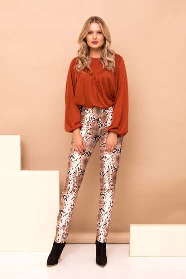 Pantaloni PrettyGirl maro lungi cu un croi drept cu talie inalta si elastic in talie