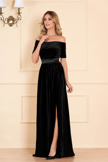 Rochie Artista neagra de ocazie lunga in clos din catifea cu aplicatii cu perle crapata pe picior