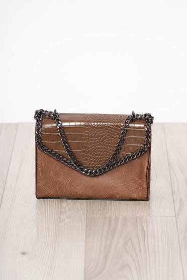 Geanta dama SunShine maro din imitatie de piele de sarpe cu maner lung tip lantisor accesorizata cu fermoar