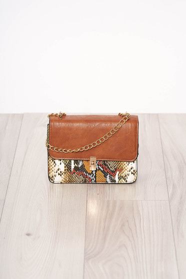 Geanta dama khaki material din piele ecologica cu animal print cu maner lung tip lantisor accesorizata cu o catarama