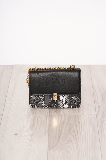 Geanta dama neagra material din piele ecologica cu animal print cu maner lung tip lantisor accesorizata cu o catarama