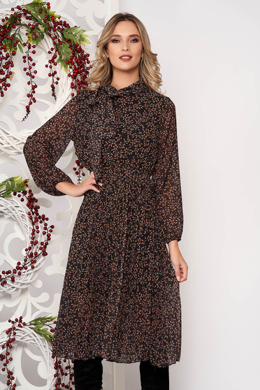 Rochie SunShine maro croi in clos midi din voal cu pliuri de material cu elastic in talie cu maneci lungi cu guler tip esarfa