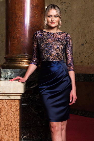 Rochie PrettyGirl albastru-inchis de ocazie tip creion cu maneci trei-sferturi din satin si dantela suprapusa pe bust