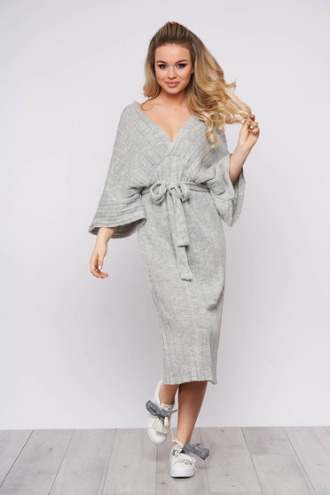 Rochie SunShine gri midi de zi din material tricotat cu un croi drept cu decolteu in v si maneci largi