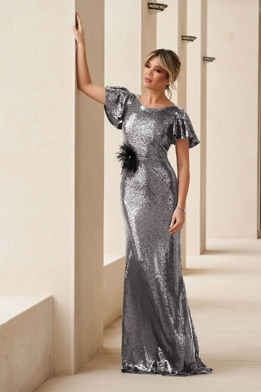 Rochie StarShinerS argintie lunga tip sirena cu un croi mulat cu paiete si maneci scurte