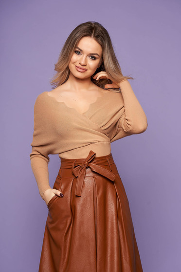 Bluza dama SunShine crem casual scurta tricotata cu un croi cambrat cu decolteu in v si maneci lungi