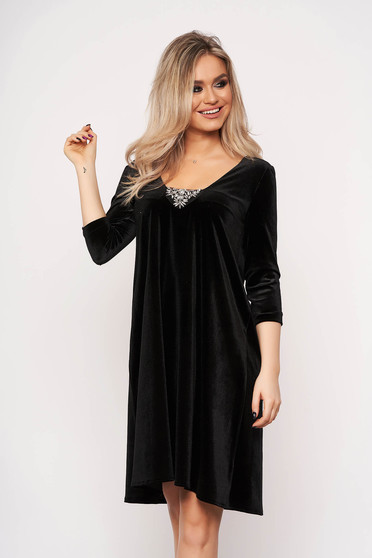 Rochie StarShinerS neagra de ocazie din catifea cu pietre stralucitoare cu maneci trei-sferturi si croi evazat