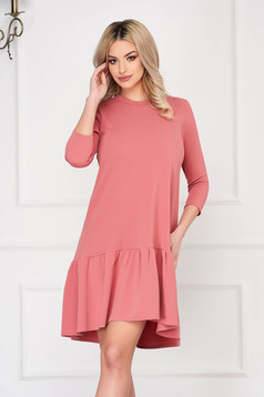 StarShinerS pink daily dress with easy cut with 3/4 sleeves with ruffles at the buttom of the dress without clothing