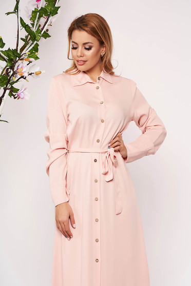 Rochie SunShine roz prafuit casual lunga cu un croi drept cu maneci lungi si inchidere cu nasturi