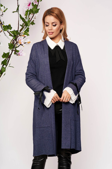 Cardigan SunShine albastru elegant lung tricotat accesorizat cu fundite fara captuseala cu buzunare in fata