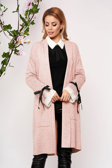 Cardigan SunShine roz deschis elegant lung tricotat accesorizat cu fundite fara captuseala cu buzunare in fata