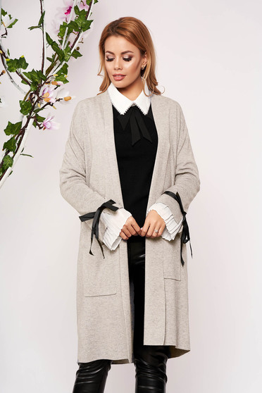 Cardigan SunShine crem elegant lung tricotat accesorizat cu fundite fara captuseala cu buzunare in fata