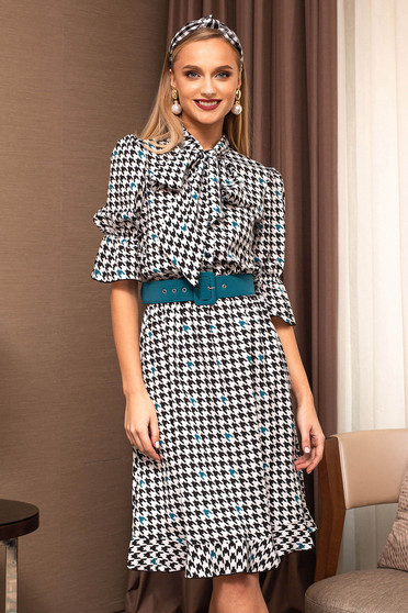 Rochie PrettyGirl turcoaz in clos cu guler tip esarfa cu accesoriu tip curea