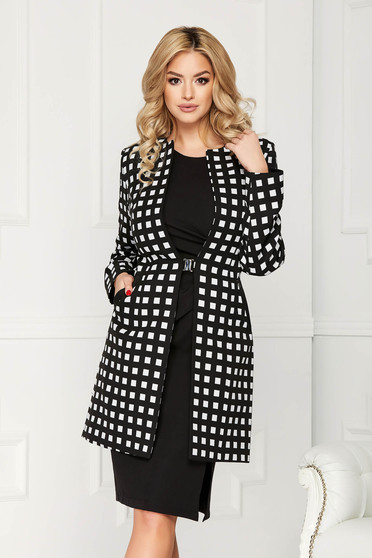Trench negru elegant din stofa cu un croi drept cu buzunare si imprimeuri grafice