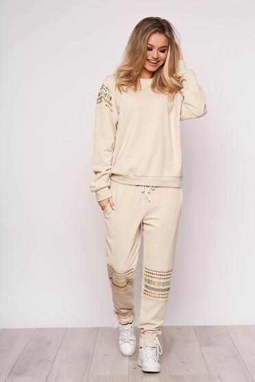 Trening dama SunShine crem din bumbac cu croi larg si tinte metalice