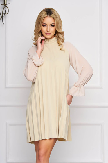 Rochie SunShine crem eleganta scurta din voal plisat cu croi in a si maneci lungi