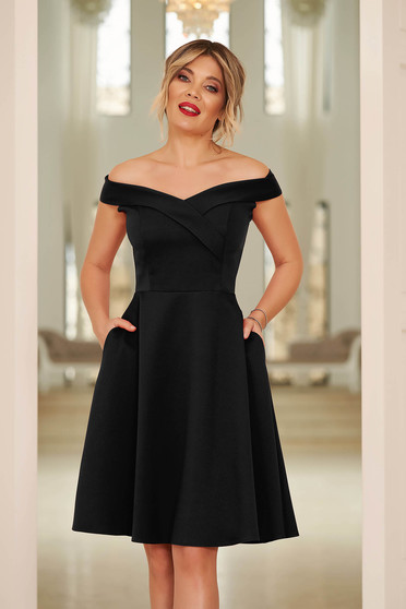 Rochie StarShinerS neagra midi de ocazie din stofa usor elastica in clos cu umeri goi