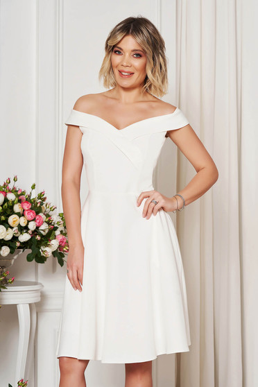 Rochie StarShinerS alba midi de ocazie din stofa usor elastica in clos cu umeri goi