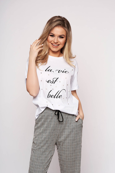 Tricou Top Secret alb casual cu aplicatii cu perle cu imprimeu cu scris cu maneci scurte