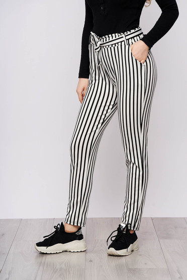 Pantaloni SunShine albi casual din material subtire cu buzunare cu cordon detasabil si imprimeu cu dungi