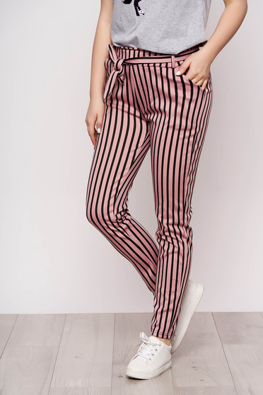 Pantaloni SunShine roz casual din material subtire cu buzunare cu cordon detasabil si imprimeucu dungi