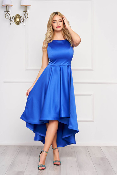 Rochie StarShinerS albastra midi de ocazie in clos din satin asimetrica cu spatele decupat