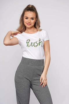 White casual tented short cut t-shirt with writing print short sleeves