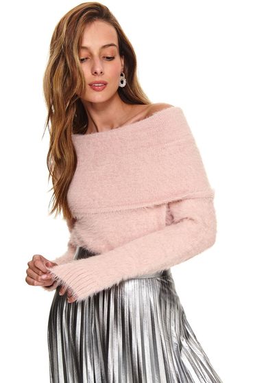 Lightpink sweater casual from fluffy fabric naked shoulders long sleeved