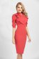 Coral slightly elastic fabric pencil dress with ruffle details accessorized with breastpin 3 - StarShinerS.com
