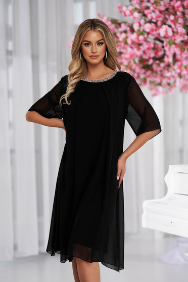 Rochie marime mare neagra midi de ocazie cu croi larg din voal cu aplicatii cu pietre strass
