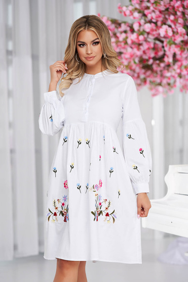 Hétköznapi ruhák bő, Pamutból készült bő ujjú midi fehér ruha virágos hímzéssel - StarShiner.hu