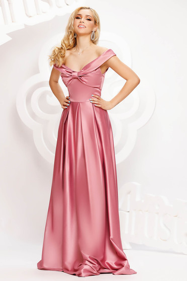 Szatén ruhák, Világos rózsaszínű hosszú harang ruha szaténból masni alakú kiegészítővel - StarShiner.hu