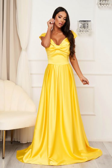 Yellow dress long cloche from satin naked shoulders with bow