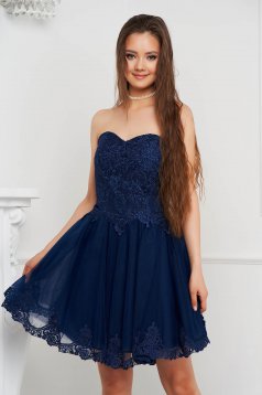 Rochie albastru-inchis scurta de ocazie in clos din voal cu bust buretat tip corset si broderie