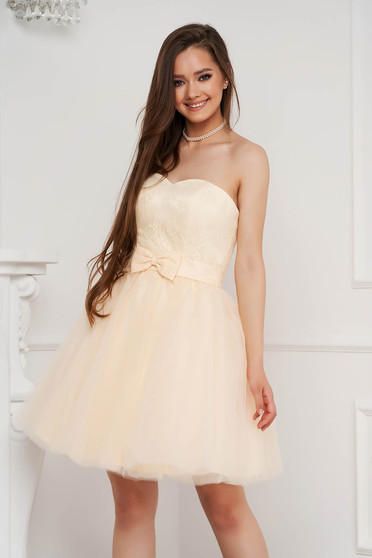 Cream dress short cut occasional from tulle with lace details with bow