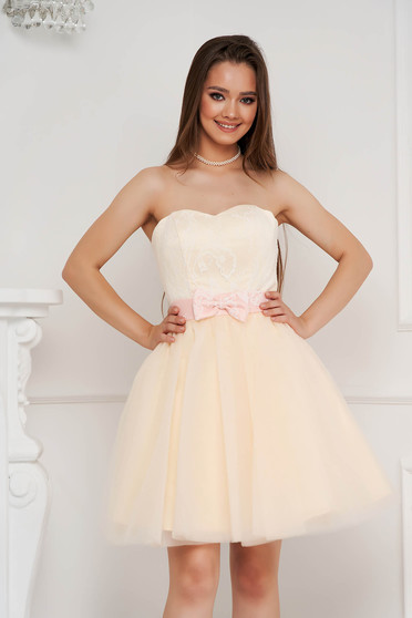Ivory dress short cut occasional from tulle with lace details with bow