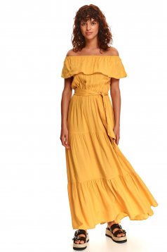 Yellow dress long on the shoulders with ruffle details loose fit
