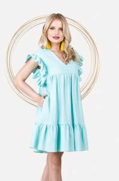 Loose fit with pockets with ruffle details linen short cut mint dress