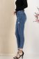 Blugi lungi albastri skinny cu mici rupturi de material si accesoriu tip curea 3 - StarShinerS.ro