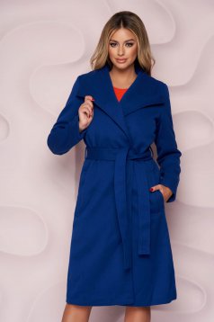 Blue coat with straight cut thick fabric detachable cord with faux fur lining