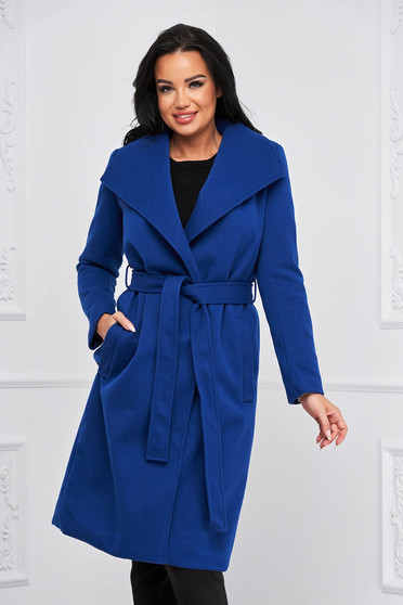  Kabátok & Dzsekik, Kék egyenes szabású kabát vastag anyagból, eltávolítható övvel és bundabélessel ellátva - StarShiner.hu